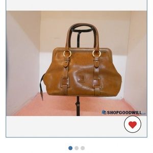 In search of this dooney and bourke purse in Black